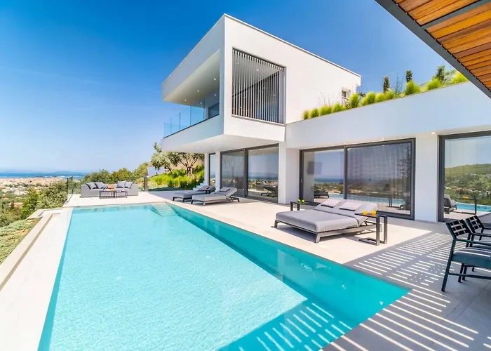 Willa Above The Blue