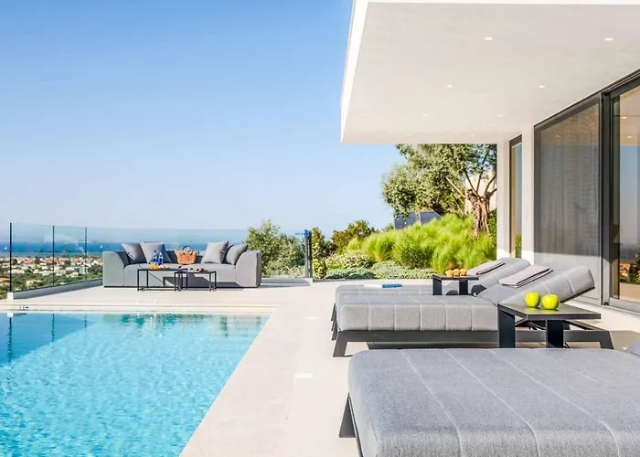 Willa Above The Blue *