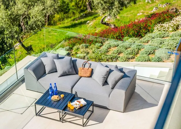 Willa Above The Blue