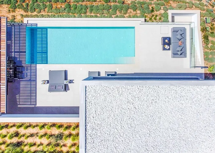 Willa Above The Blue